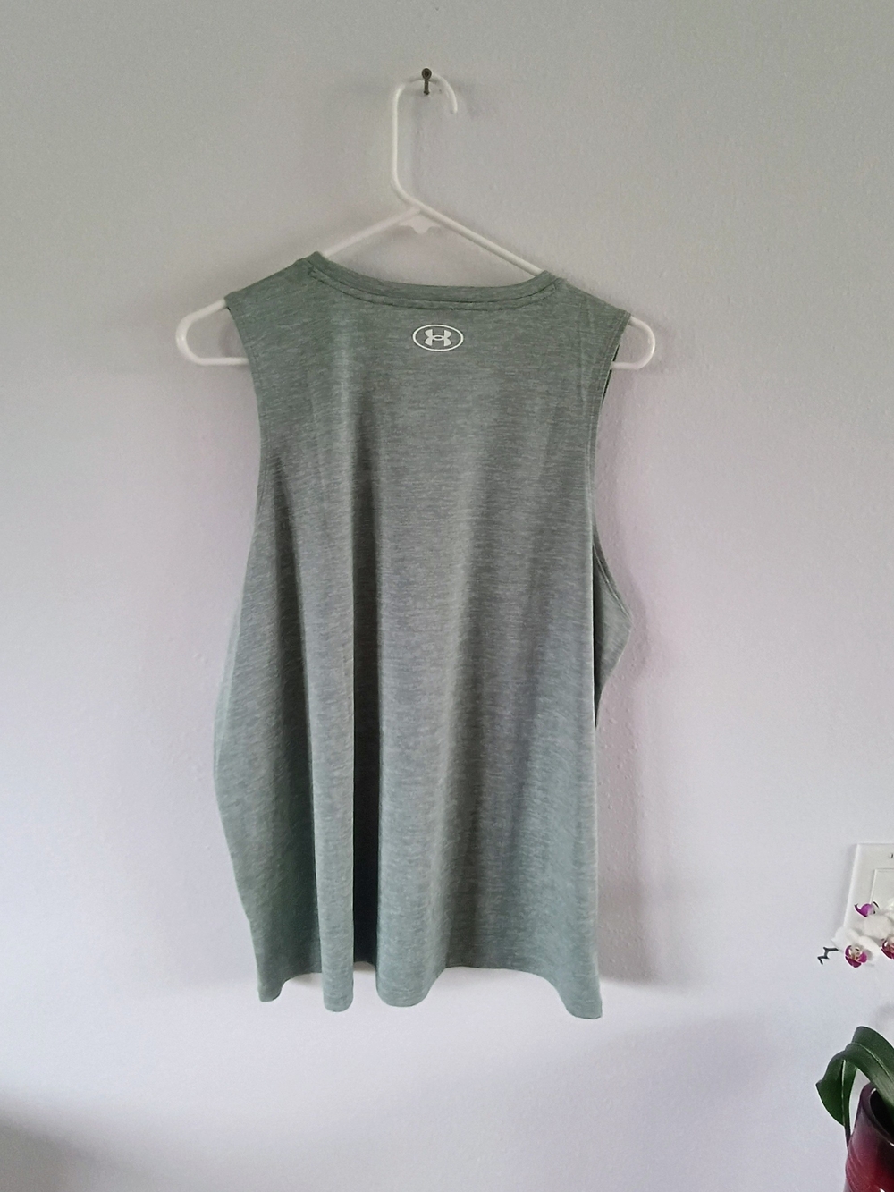 Under Armour Womens XL Tech Twist Tank Top Sage Green Athletic Workout NWT - Picture 5 of 5